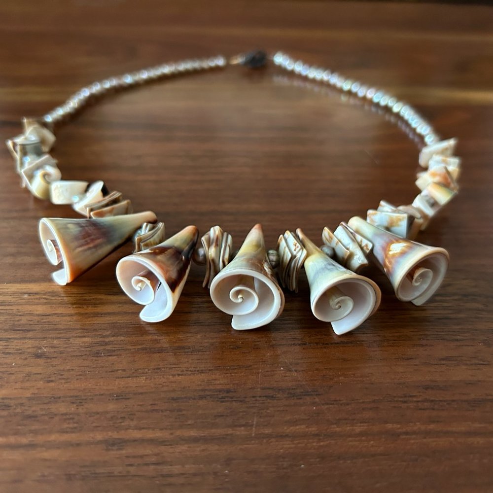 Vintage Shell and Pearl Necklace and Bracelet - Picture 2 of 7
